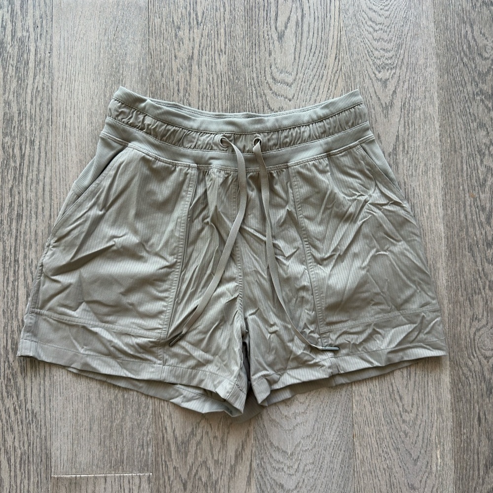Lululemon Dance Studio High-Rise Shorts 3.5"